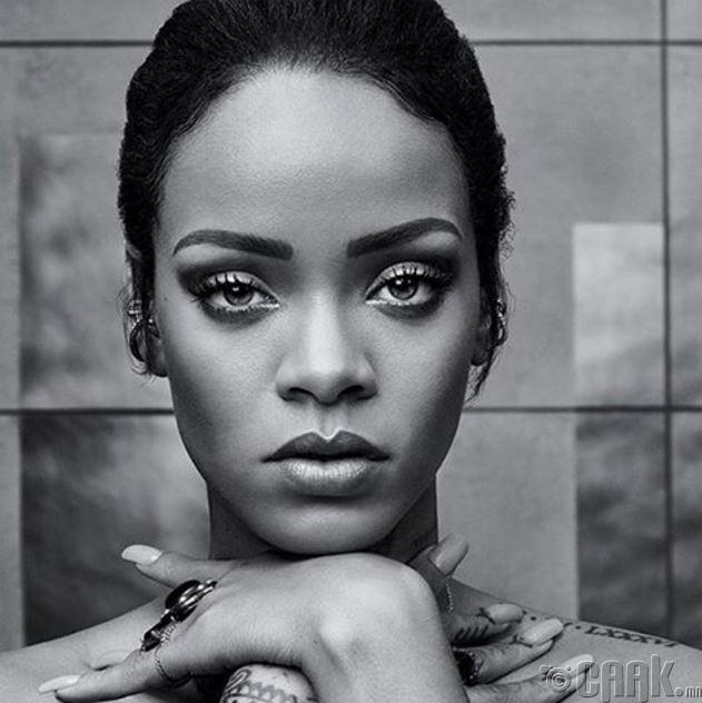 Рианна (Rihanna) - 28 нас