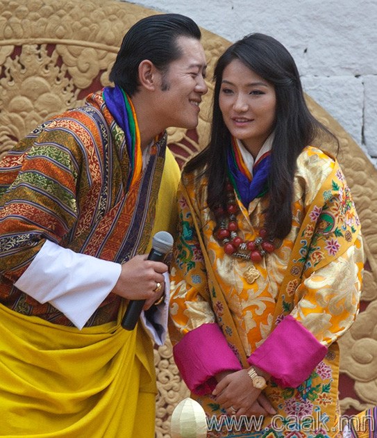 Бутаны хаан Жигме Кхесар Намгьял Вангчук (Jigme Khesar Namgyal Wangchuck) болон Жетсун Пема (Jetsun Pema) нар, 2011 он.