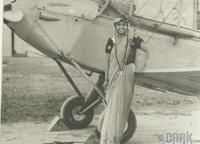 Энэтхэгийн хамгийн анхны нисгэгч эмэгтэй 21 настай Сарла Такрал (Sarla Thakral), 1936 он