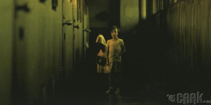 "Dark Water" (2002)