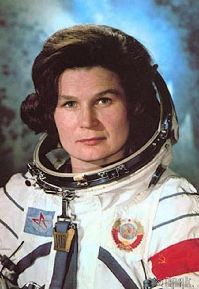 Сансарт ниссэн анхны эмэгтэй нисгэгч Валентина Терешкова,