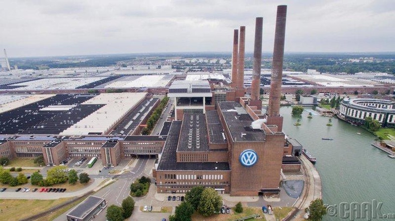 Вольфсбург хот дахь "Volkswagen"-ий үйлдвэр (Герман)