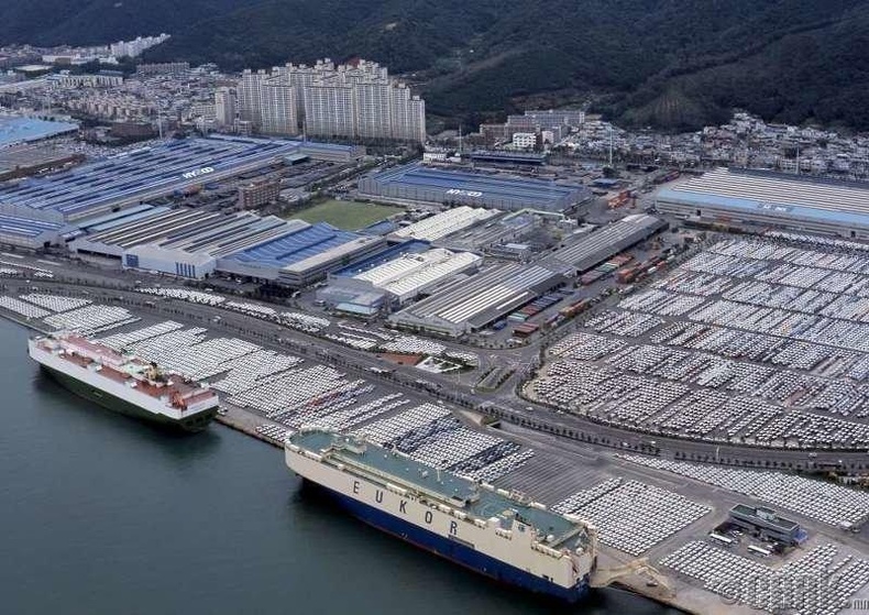Ульсан дахь "Hyundai Motors"-ийн үйлдвэр (Өмнөд Солонгос)