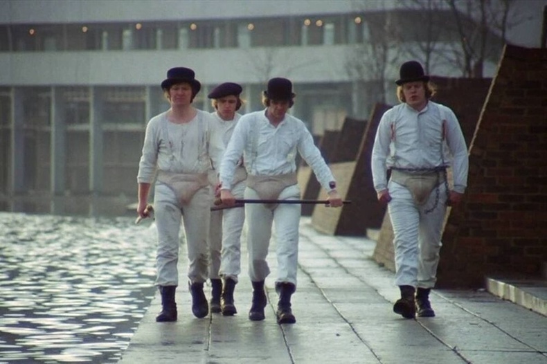 "Clockwork Orange" (1971) -ийг Их Британид олон жилийн турш хориглож байсан