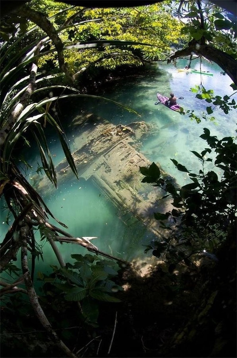 Гуамын эрэг орчмын гүехэн усанд Дэлхийн II дайнд сүйдсэн японы онгоц