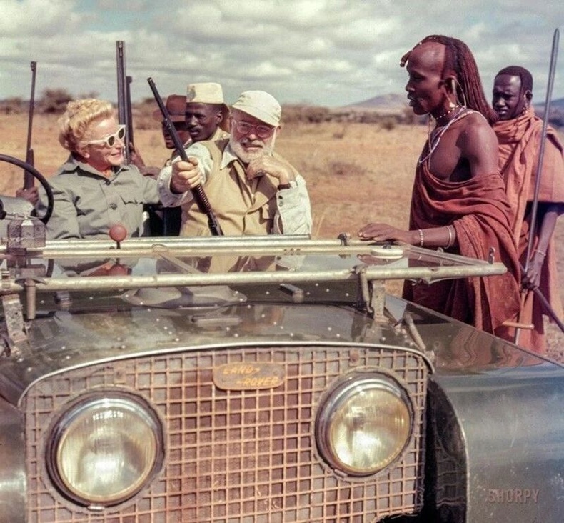 Зохиолч Эрнест Хемингуэй эхнэрийн хамт Кени улсад сафари аялал хийсэн нь, 1953