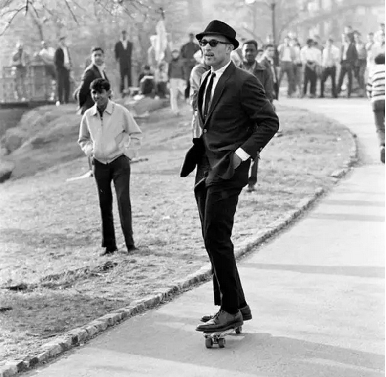 Нью-Йорк хотын төв паркаар дугуйт тавцангаар гулгах эрэгтэй - 1965 он
