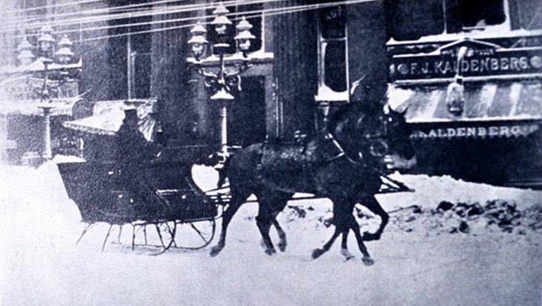 1888 онд АНУ-ын Саратога Спрингст 147 см зузаан цас оржээ.