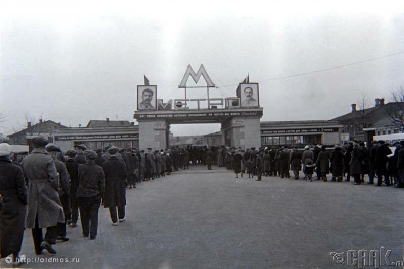 Метроны анхны буудал Сокольники руу нэвтрэх хаалга, 1936 он