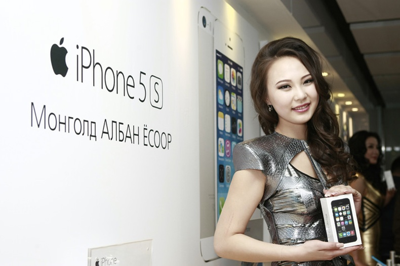 Мобиком корпораци iPhone 5s, 5c-ыг албан ёсоор борлуулж эхэллээ