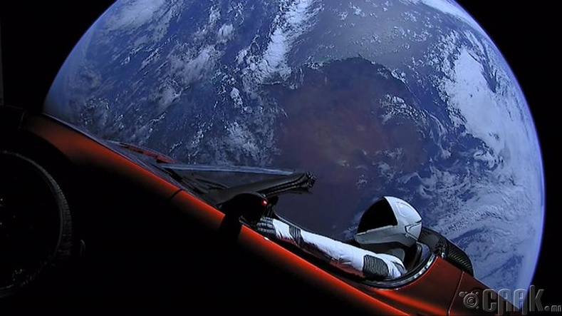 "SpaceX" компани "Tesla" загварын машиныг дэлхийн агаар мандлаас гаргав