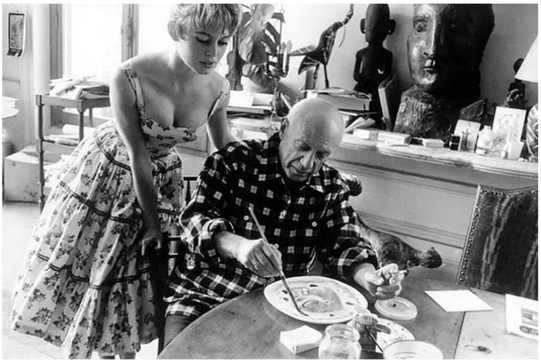 Жүжигчин Брижит Бардо (Bridgitte Bardot) болон зураач Пабло Пикассо (Pablo Piccaso) - 1956 он