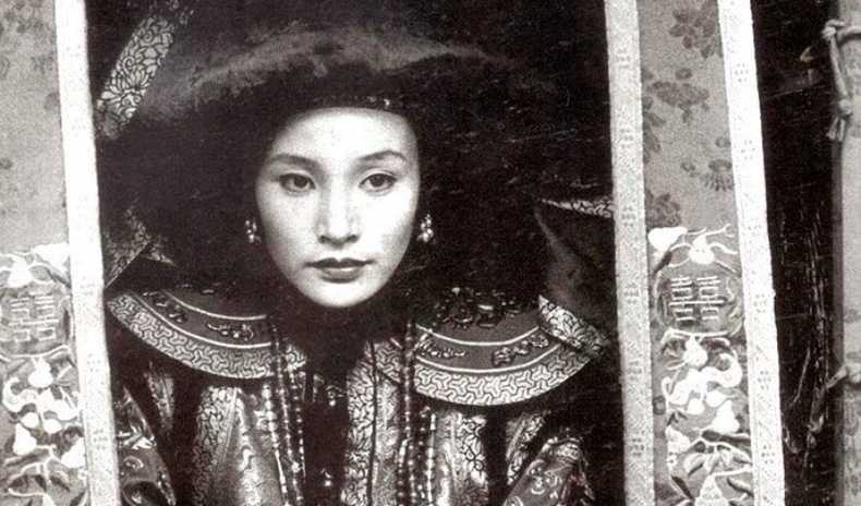 Хятадын сүүлчийн хатан хааны зовлонт амьдралын түүх