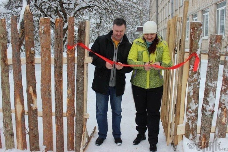 Псков мужийн Пушкиногорск дүүргийн сургуулийн хашаа ёслол төгөлдөр нээгдэв