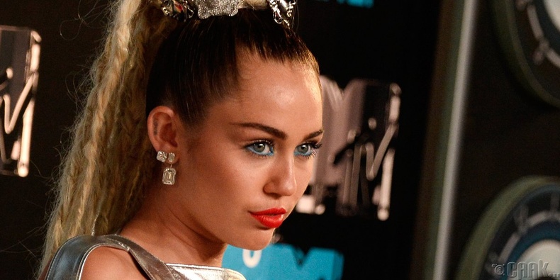 Майли Сайрус (Miley Cyrus) - 400,000 долларын машиныг нохойдоо зориулан авсан