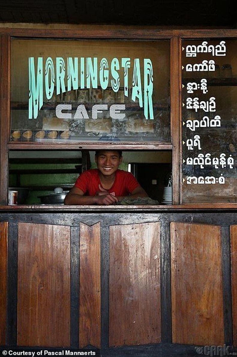 Кофены мухлагийн эзэн ажлаа эхэлж буй нь, Няунг Шве, Мьянмар