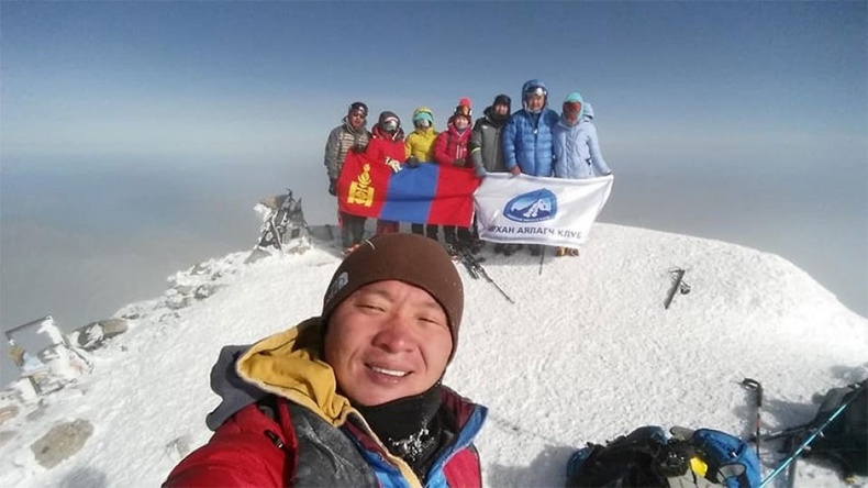 Монголын уулчид "Эверестэд" авирна
