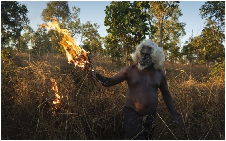 “Ойг галаар аврах нь” Мэттью Эбботт, National Geographic/Panos Pictures. Ялагч, Зүүн Өмнөд Ази, Далайн улс