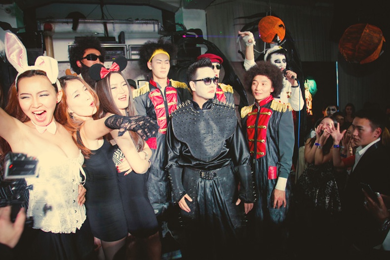 “Tiger Halloween Party 2013” сонирхолтой агшнууд