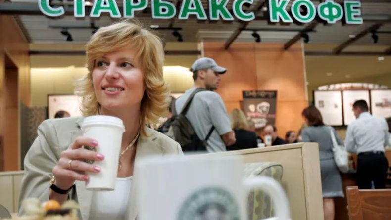 "Starbucks" компани 15 жилийн дараа ОХУ дахь үйл ажиллагаагаа зогсоож 130 гаруй кафегаа хаахаар болжээ