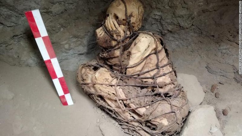 Перу улсын Лима хотын ойролцоогоос археологчдын илрүүлсэн 800 жилийн настай мумми