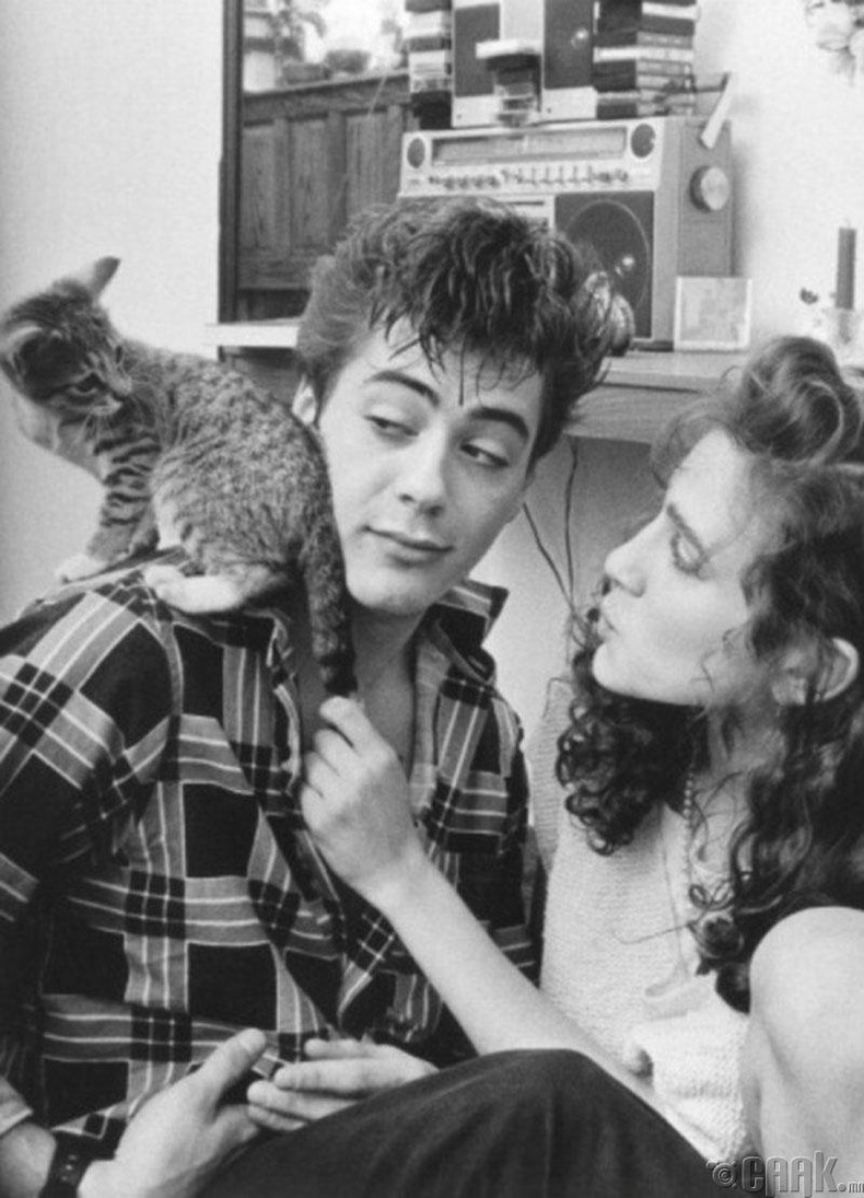 Нэрт жүжигчин Бага Роберт Дауни (Robert Downey Jr.), Сара Жессика Паркер (Sarah Jessica Parker)-ийн хамт, 1983 он