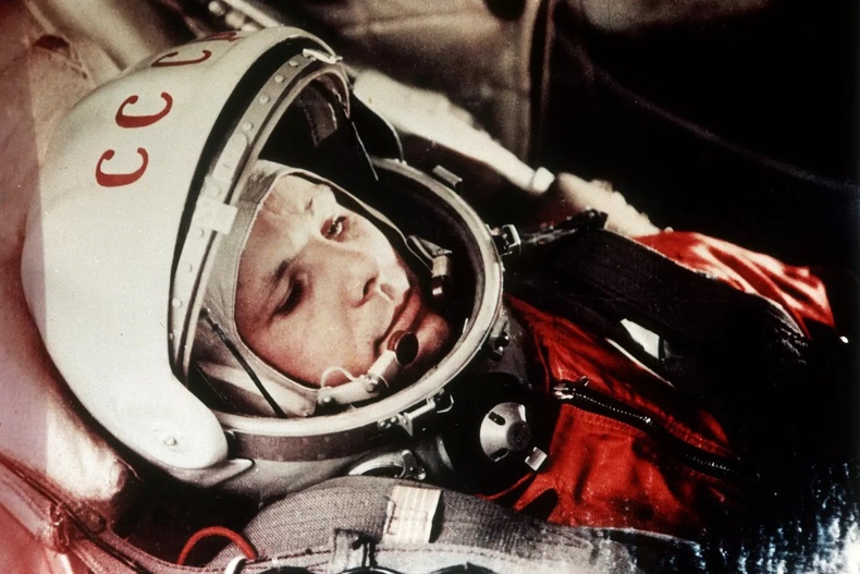 1961 он: ЗХУ-ын сансрын нисгэгч Юрий Гагарин сансарт гарсан анхны хүн болов