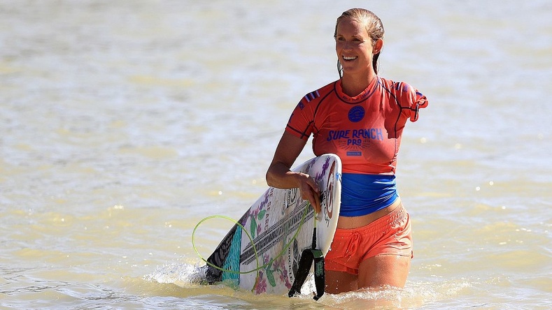 13 насандаа аварга загасны дайралтад өртөж гараа алдсан бүсгүй алдартай серфингийн тамирчин болон гялалзсан түүх