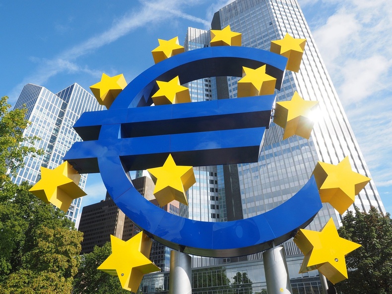 Евро бүсийн эдийн засагт итгэх итгэл сүүлийн 19 сарын доод түвшинд хүрлээ