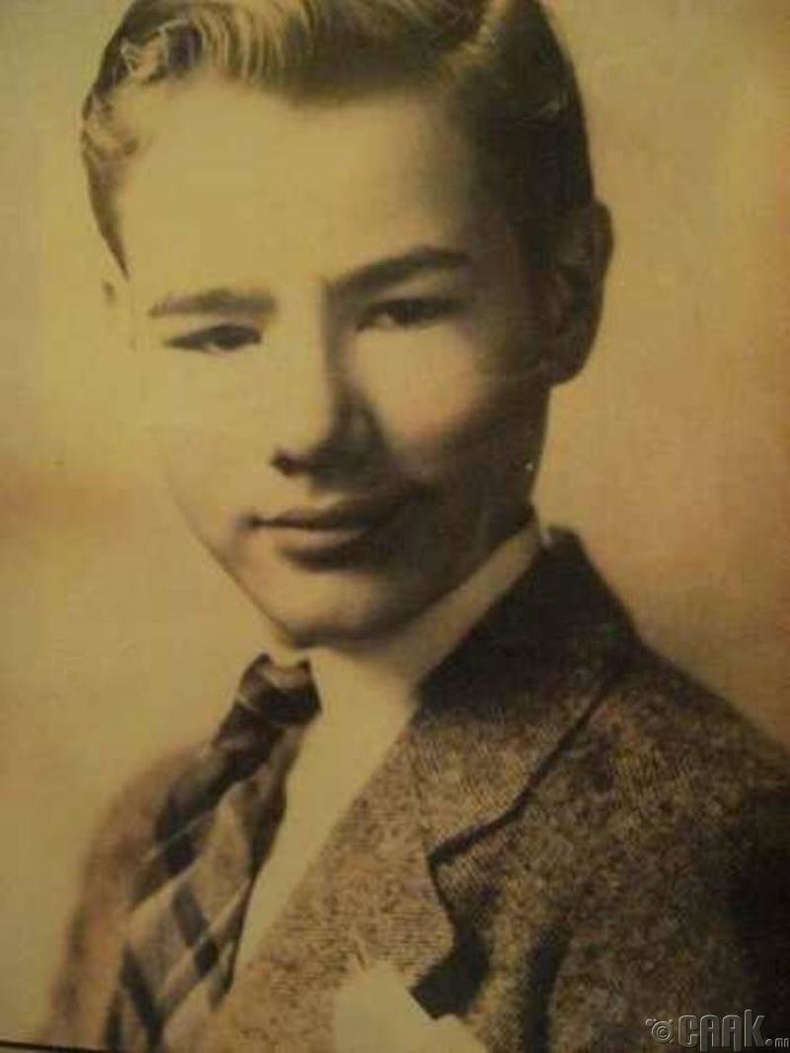 8 настай Энди Вархол (1936)