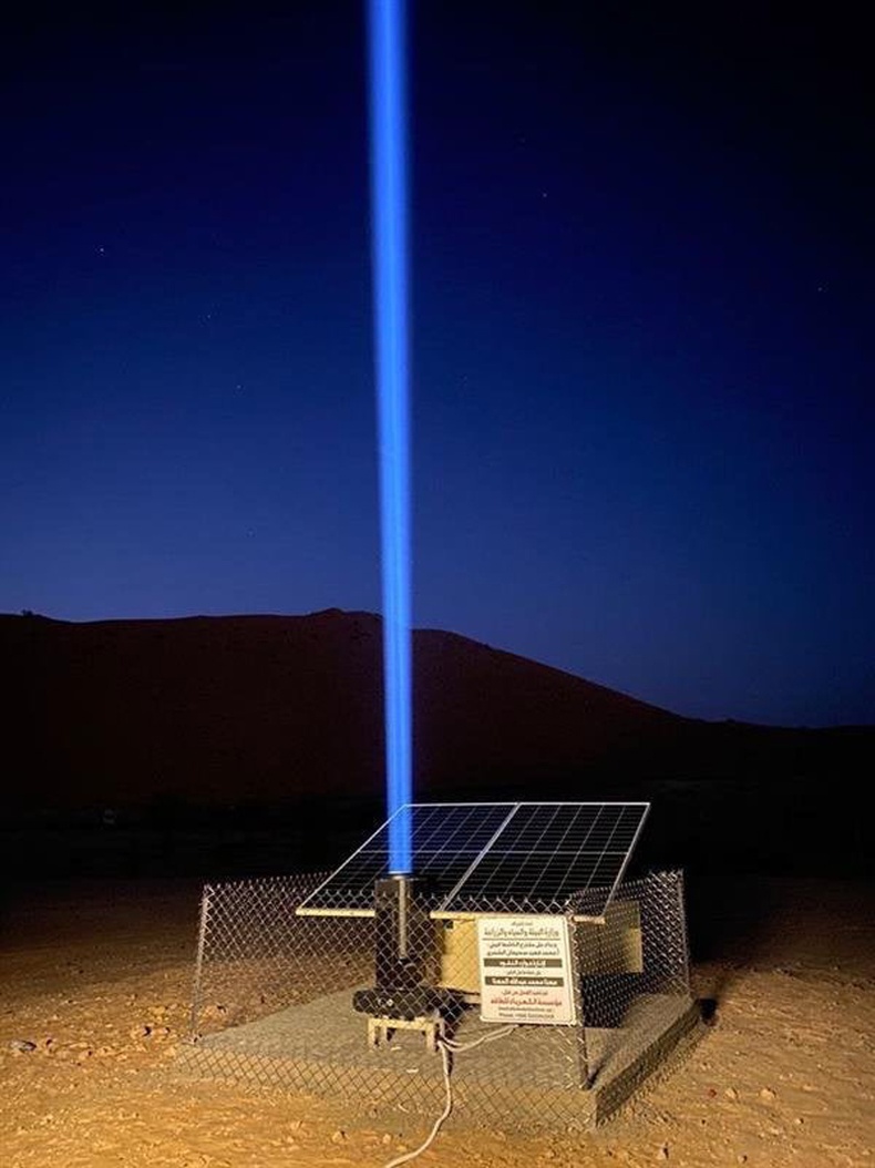 Төөрсөн хүмүүст зориулж Саудын Арабын цөлд нарны эрчим хүчээр асдаг лазер гэрэлтүүлэгчүүд суурилуулжээ