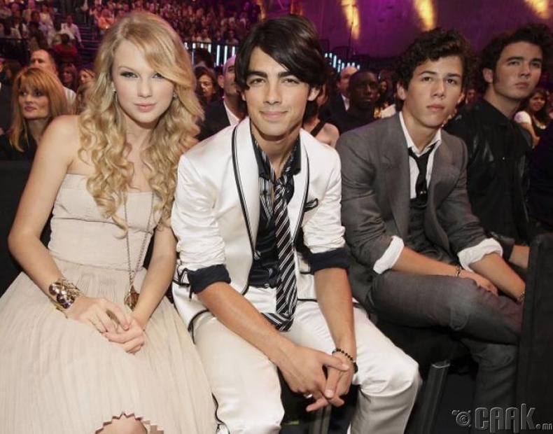 Жое Жонас (Joe Jonas), 2008/7-2008/10