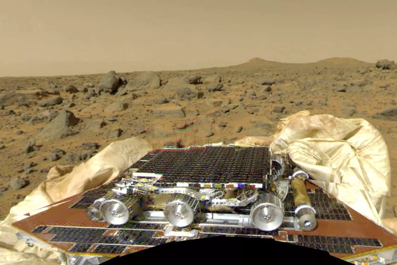1997 он: Mars Pathfinder нь Ангараг гараг дээр газардсан анхны хөлөг болов