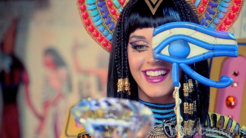 Katy Perry – “Dark Horse”