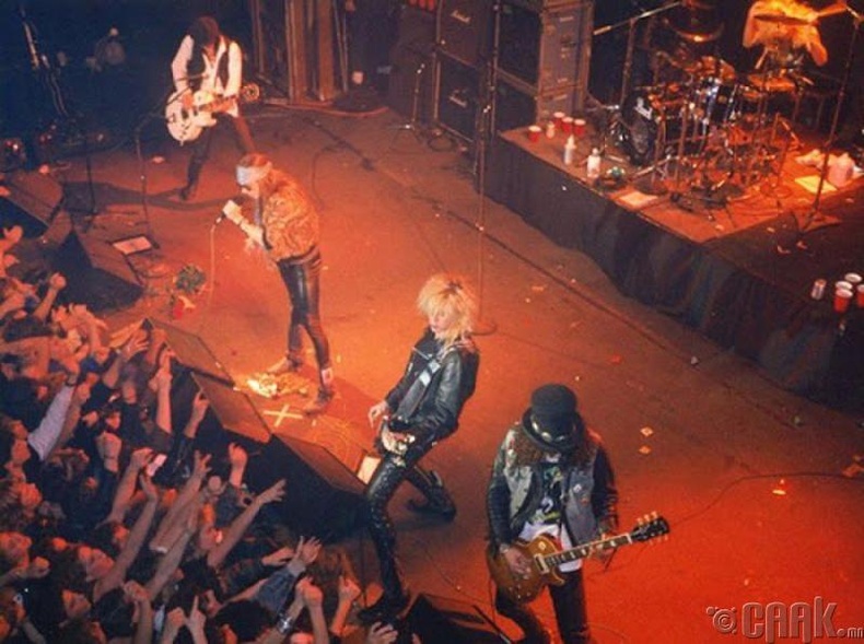 Guns N' Roses. 1988