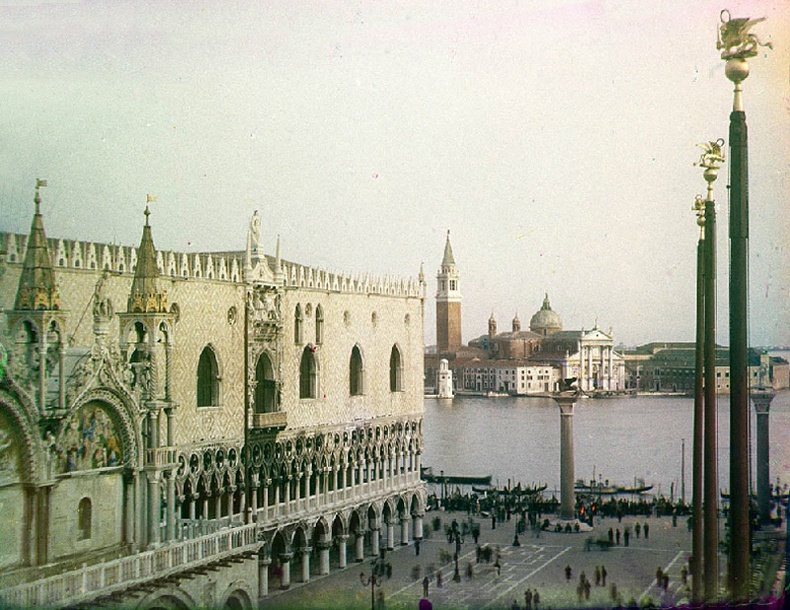 Дэлхийн 2-р дайны өмнөх Венец хотын төрх өнгөт зургын хальсанд