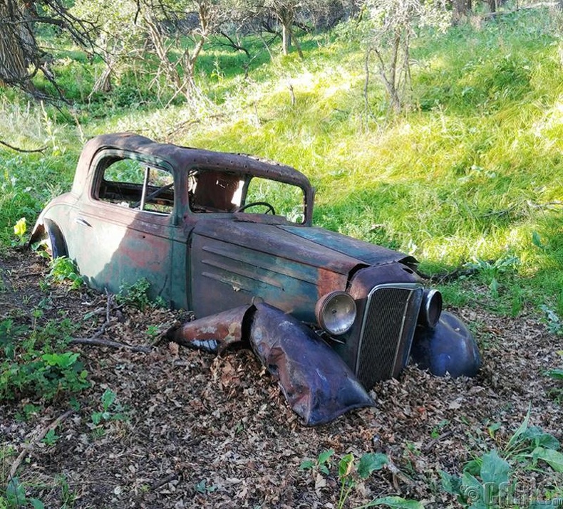 60 жилийн өмнө авчирч тавьсан машин