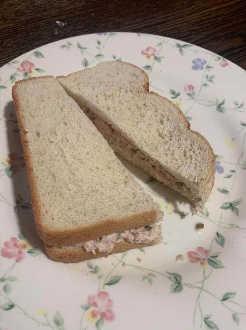 "Өдөр болгон нөхрийнхөө сэндвич яаж зүсэхийг нь харах хэцүү байна"