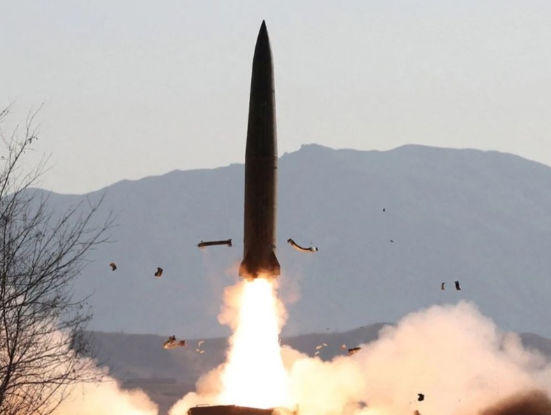 Хойд Солонгос өнөө өглөө гурван удаа баллистик пуужин харважээ