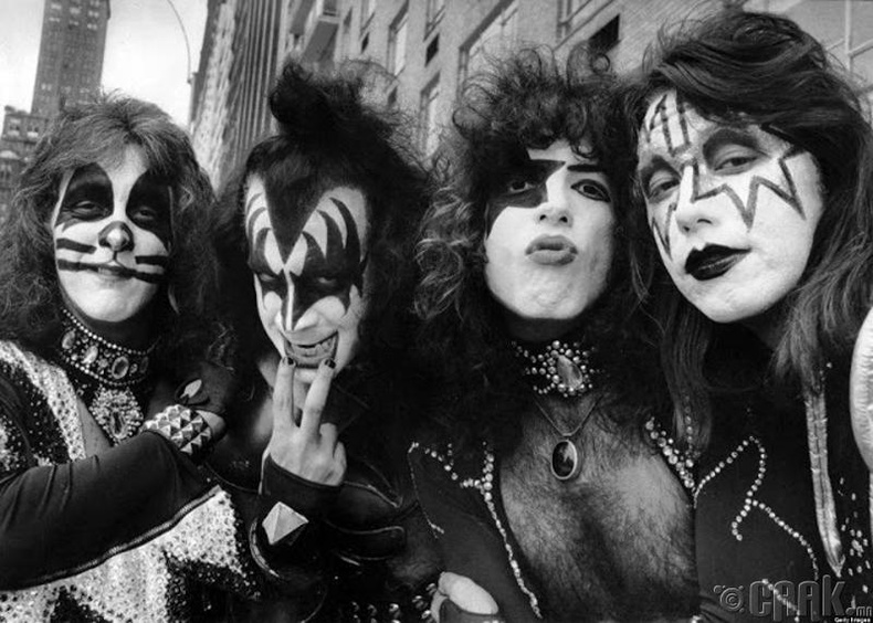 Kiss, 1976