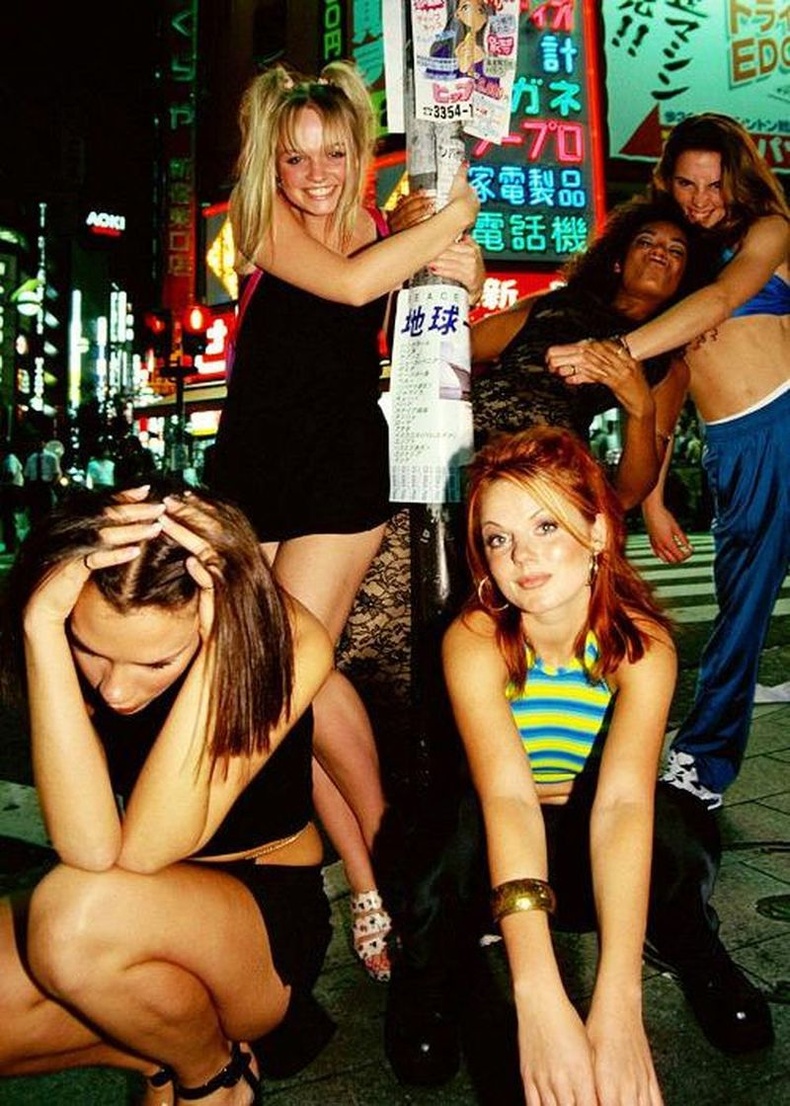 Spice Girls охидын хамтлаг, Токио, 1996 он.