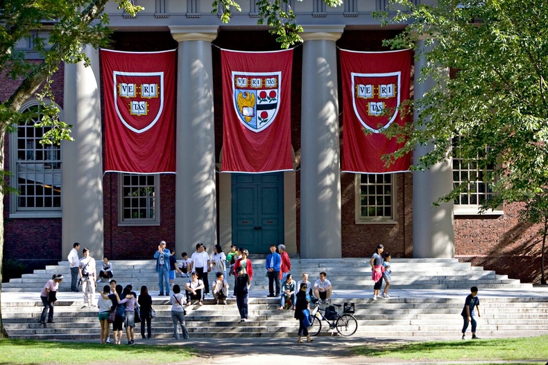 Сугалаанд хожих магадлал Харвардад элсэх магадлалаас өндөр