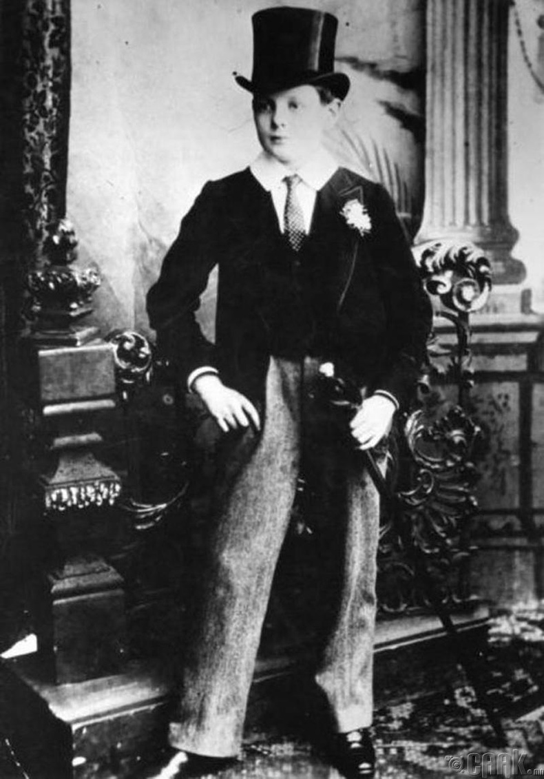 Уинстон Черчилль, 14 насандаа (1889)