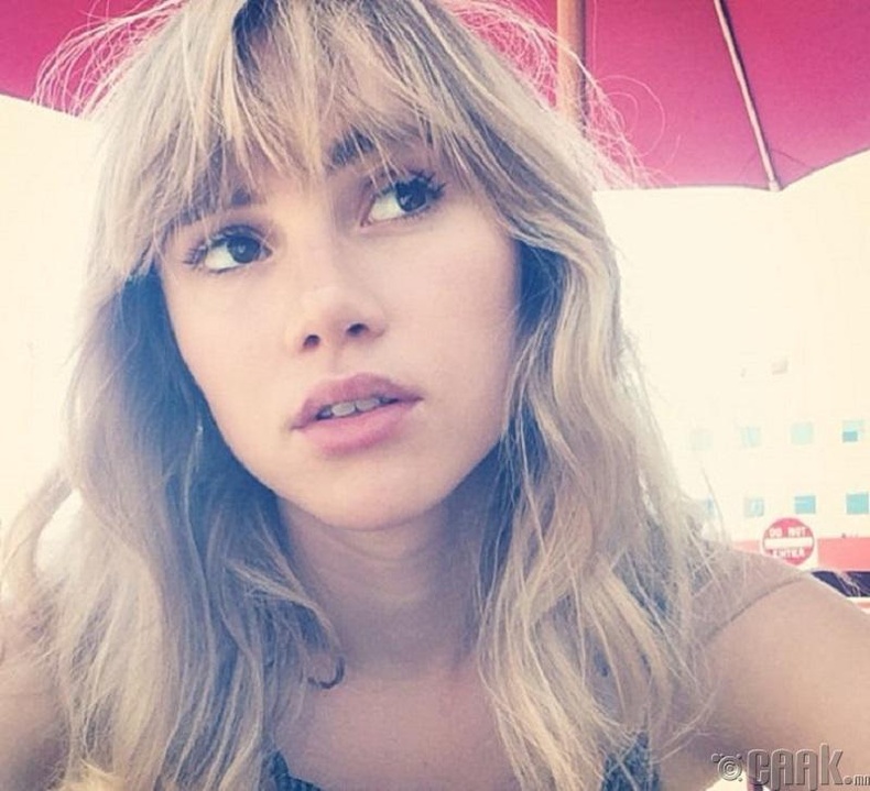 Суки Ватерхаус (Suki Waterhouse)