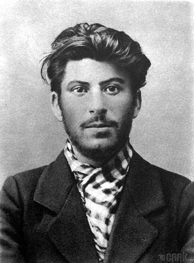 ЗХУ-ын удирдагч асан Иосиф Сталин