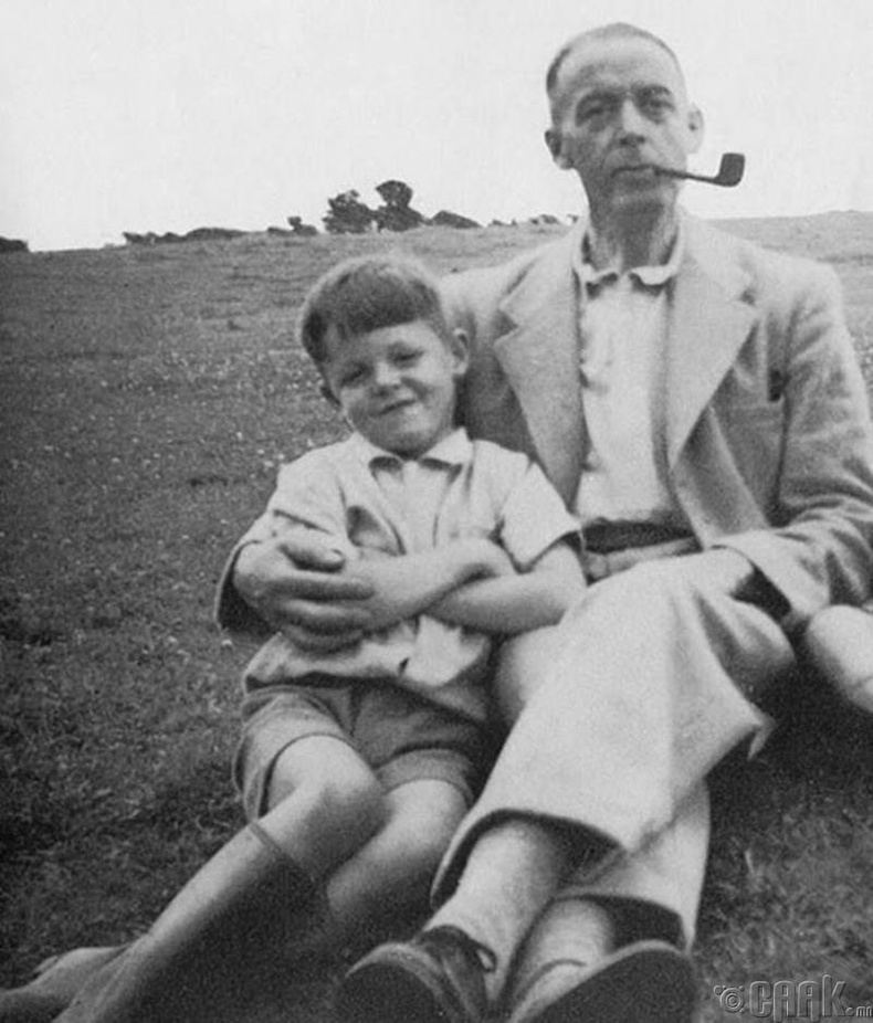 8 настай Пол Маккартни, аавтайгаа (1950)
