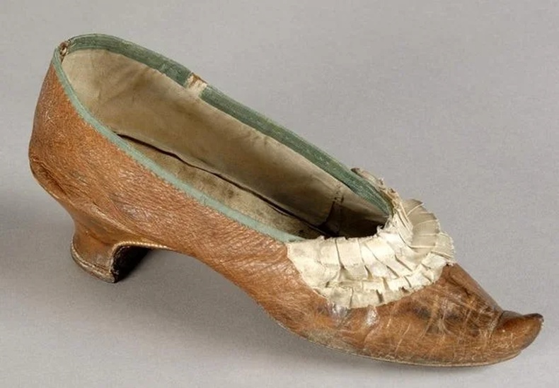 Франын хатан хаан Мари Антуанетт 1793 онд цаазлуулахдаа өмссөн гутал