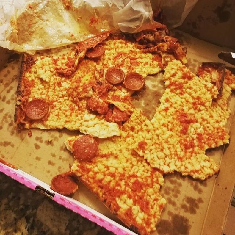 "Эхнэр маань пицца авч ирэх замдаа унагаачихсан гэнэ."