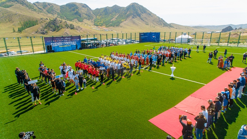 Монгол Улсад суугаа элчин сайдууд, төлөөлөгчид хөлбөмбөгийн аваргуудаа 10 дахь жилдээ тодрууллаа