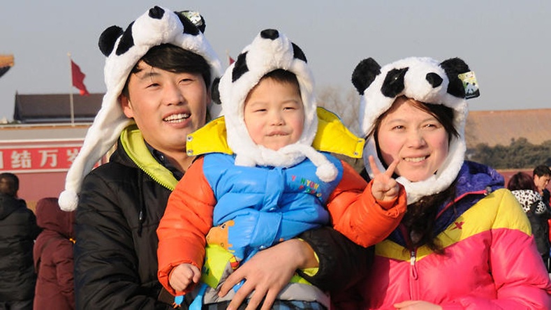Хятадын "Нэг айл - Нэг хүүхэд" бодлого ямар үр дүнд хүргэсэн бэ?